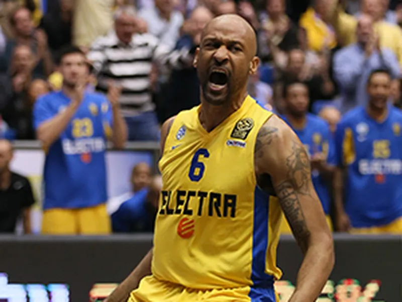 El Real Madrid no puede contra el Maccabi pese a un histórico Felipe Reyes (90-86)