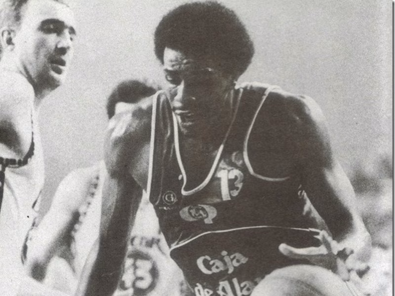 Adiós a Abdul Jeelani: autor de la primera canasta de Mavs y clásico del basket europeo