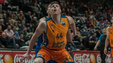 La reacción final de Luke Harangody da vida a Valencia Basket para la vuelta (75-76)