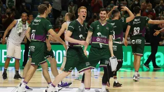Enorme segunda mitad de Unicaja para dar la vuelta al partido y vencer a Surne Bilbao