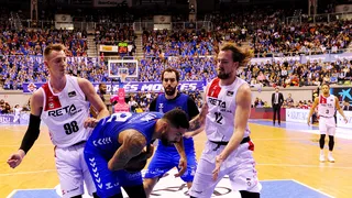 Axel Bouteille ajusticia a San Pablo Burgos (93-95)