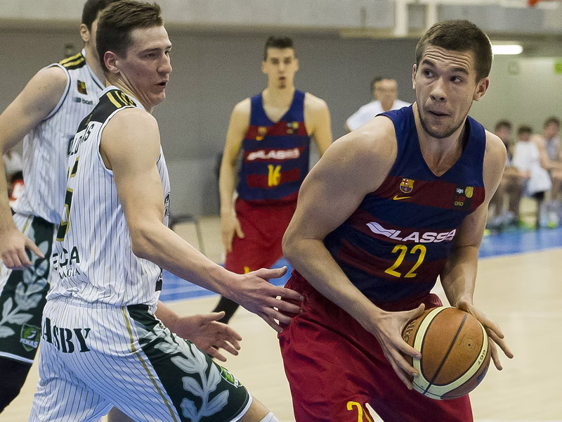 Lakovic corta la racha triunfal del Peñas Huesca. Narros, MVP