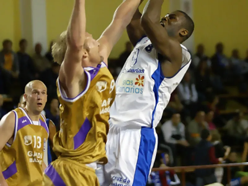 José Coego y Francis Koffi, primeros mimbres interiores del COB