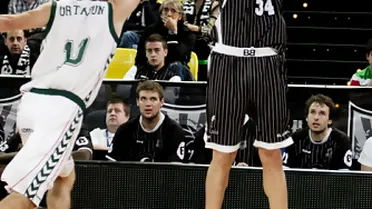 Eurocup (J1): Vasileiadis hace posible el milagro en Miribilla. Cajasol mejora, pero cae en Sassari. Lokomotiv se lleva el duelo de la jornada ante Donetsk. Matt Lojeski, MVP ¡Ambientazo de Belgrado!