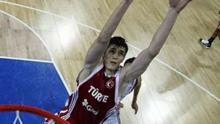 Zoco europeo: Basile refuerza al Cantù y Emporio Armani anuncia a Hairston; E’twaun Moore, destino Varese; Ersan Ilyasova quiere jugar en Fenerbahce; Fesenko, cerca del Dnipro ucraniano, y más altas