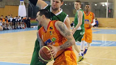 Guillén y Diouf igualan los 33 de valoración de Trias. Breogán también cae en Pumarín