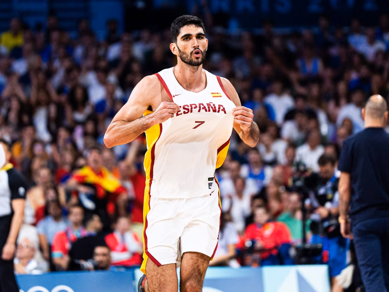 El verano de Santi Aldama con España de baloncesto