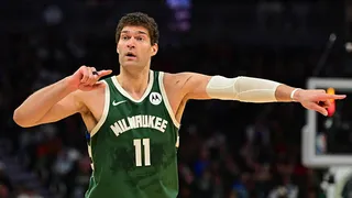Los Bucks podrían intercambiar a Brook López por un pivot con 40% de acierto en triples