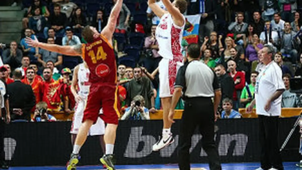 Eurobasket 2011, Grupo F (J3): Eslovenia será la rival de España en cuartos. Victoria de trámite de Grecia ante Georgia. <i>Buzzer Beater</i> milagroso de Monya para tumbar a Macedonia