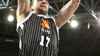 Axel Hervelle no se baja del tren y renueva 2 temporadas más con Bilbao Basket