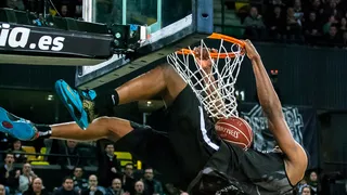 Williams vuela, Todorovic dominante y bombardero Mumbrú en la vuelta de Grimau